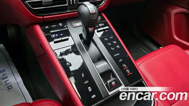 Porsche Macan — Фото автомобиля 9