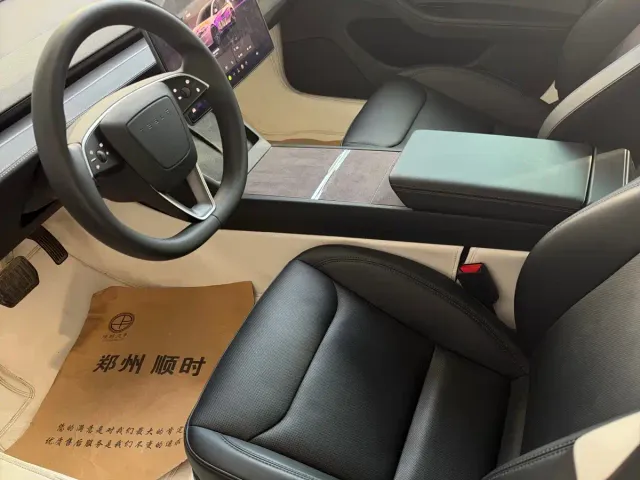 Tesla Model 3 — Фото автомобиля 5