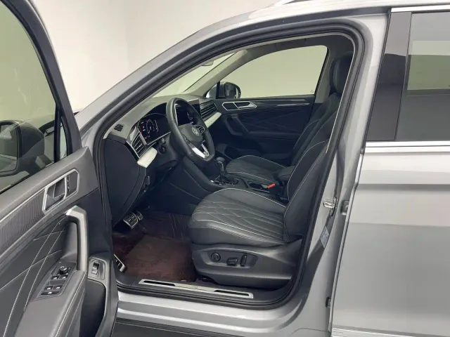 Volkswagen Tiguan L — Фото автомобиля 22