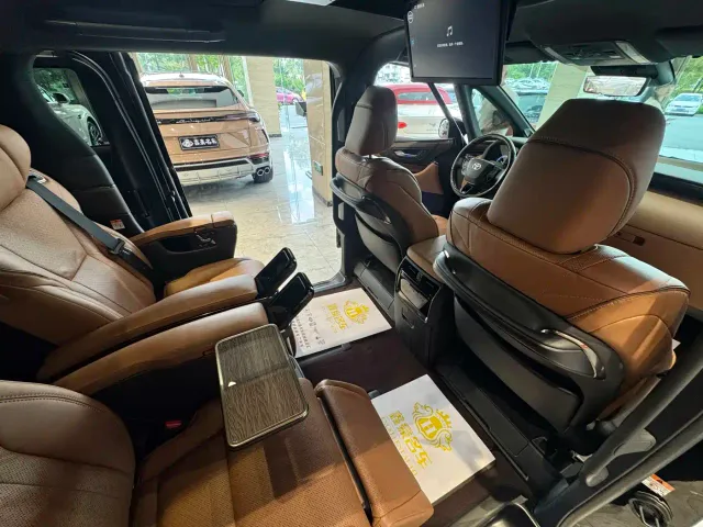 Toyota Alphard — Фото автомобиля 12