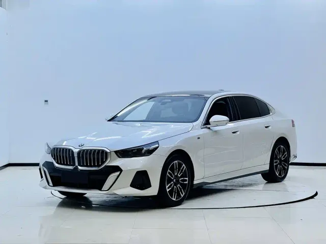 Фотография автомобиля — BMW 5 Series
