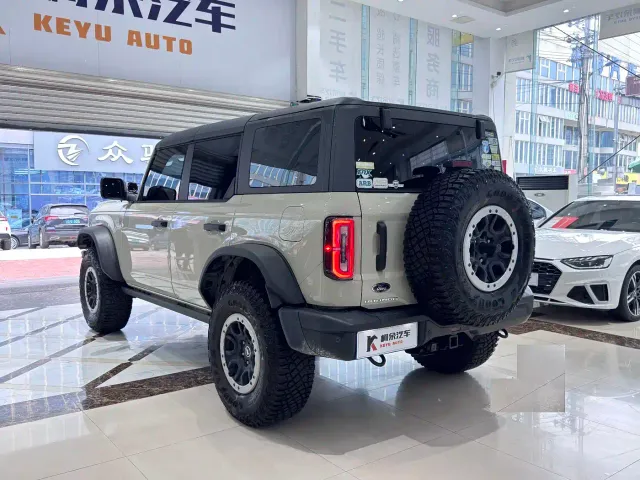 Ford Bronco — Фото автомобиля 15