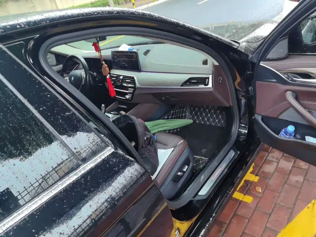 BMW 5 Series — Фото автомобиля 17