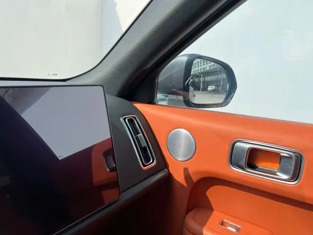 Li Auto L8 — Фото автомобиля 10