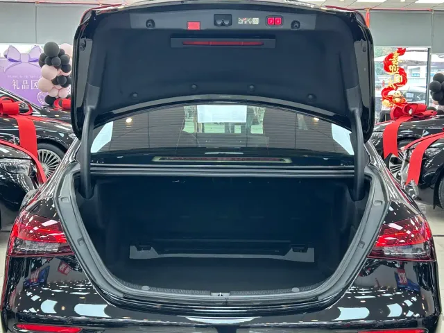 Mercedes-Benz E-Class — Фото автомобиля 8