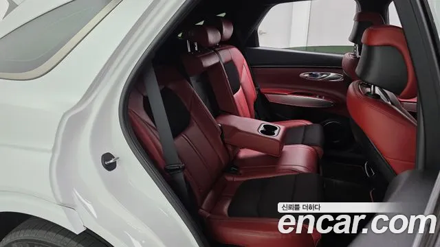 Genesis GV70 — Фото автомобиля 17