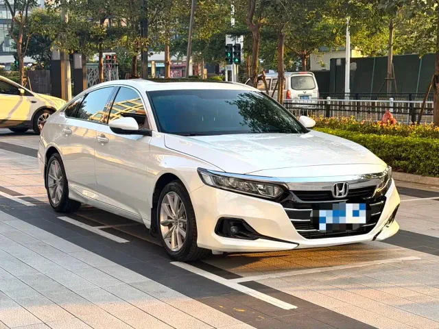 Honda Accord — Фото автомобиля 3