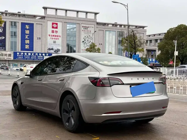 Tesla Model 3 — Фото автомобиля 7