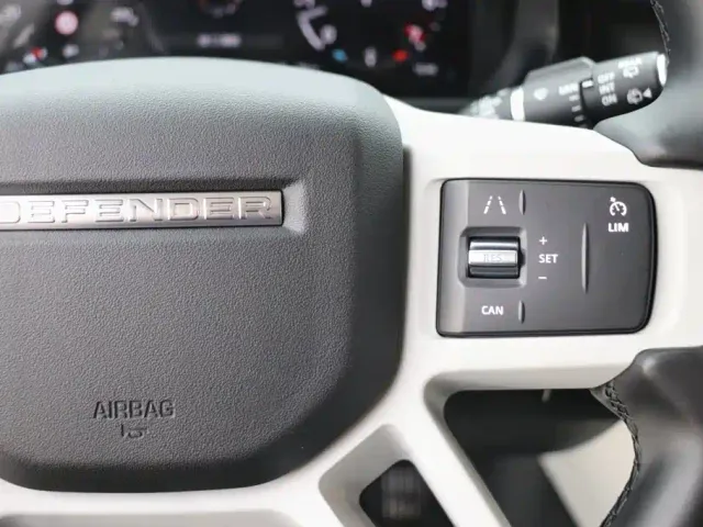 Land Rover Defender — Фото автомобиля 17