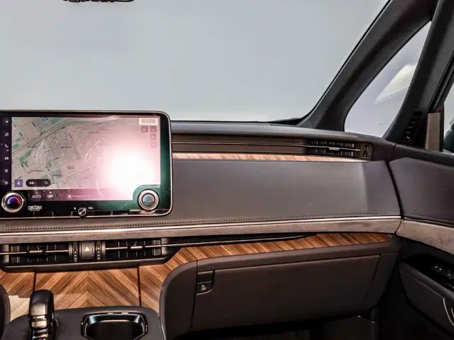 Lexus LM — Фото автомобиля 27