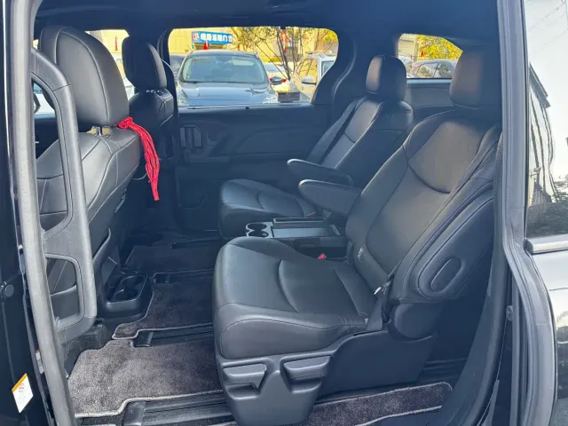 Toyota Sienna — Фото автомобиля 6