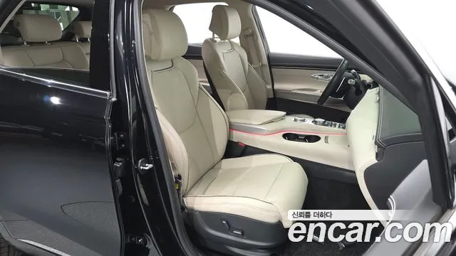 Genesis GV70 — Фото автомобиля 16