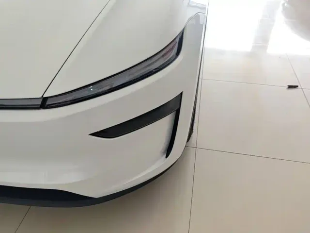 Tesla Model Y — Фото автомобиля 23