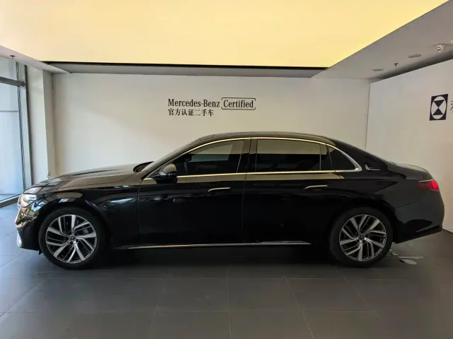 Mercedes-Benz E-Class — Фото автомобиля 3