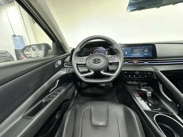 Hyundai Elantra — Фото автомобиля 18