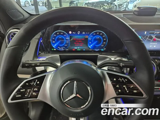 Mercedes-Benz EQB — Фото автомобиля 12