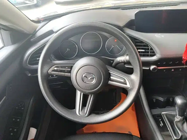 Mazda Axela — Фото автомобиля 10