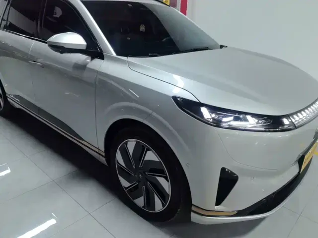 Dongfeng eπ 008 — Фото автомобиля 3