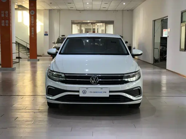 Volkswagen Bora — Фото автомобиля 2