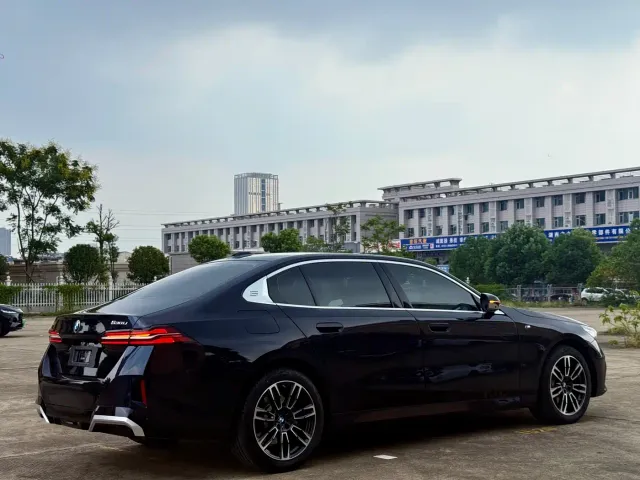 BMW 5 Series — Фото автомобиля 7