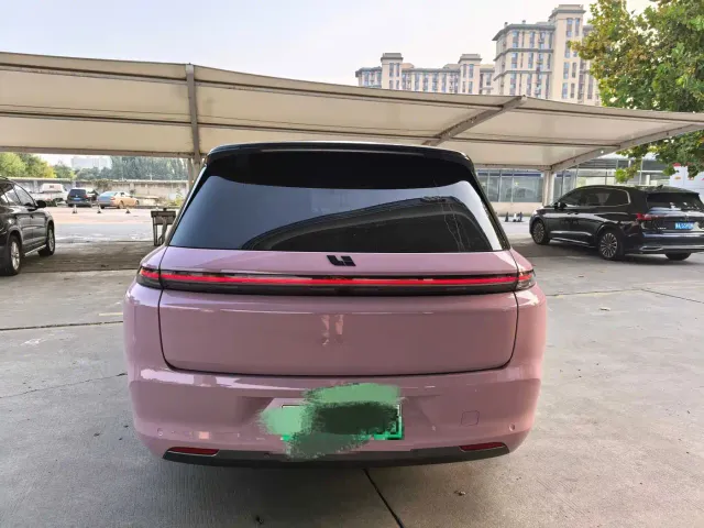 Li Auto L8 — Фото автомобиля 4