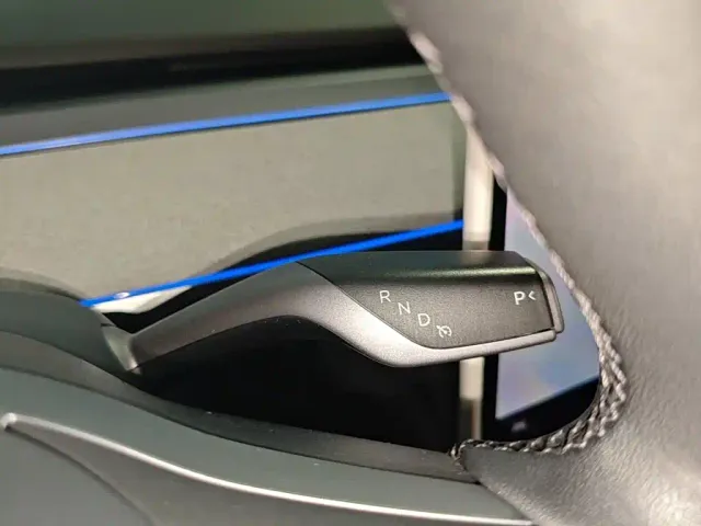 Tesla Model Y — Фото автомобиля 13