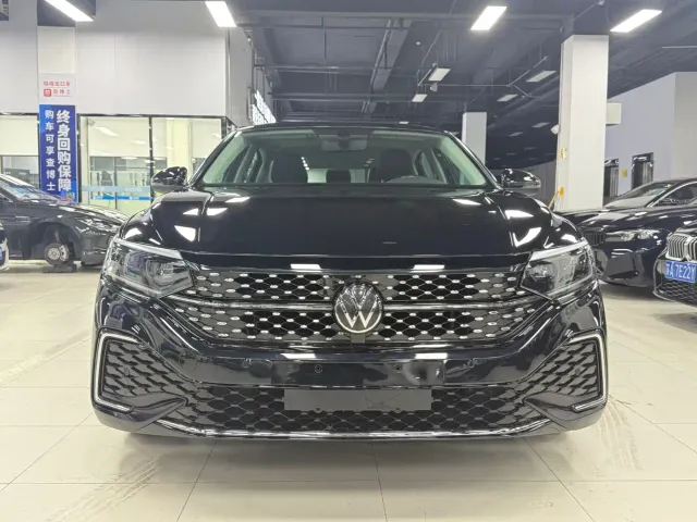 Volkswagen Passat — Фото автомобиля 2