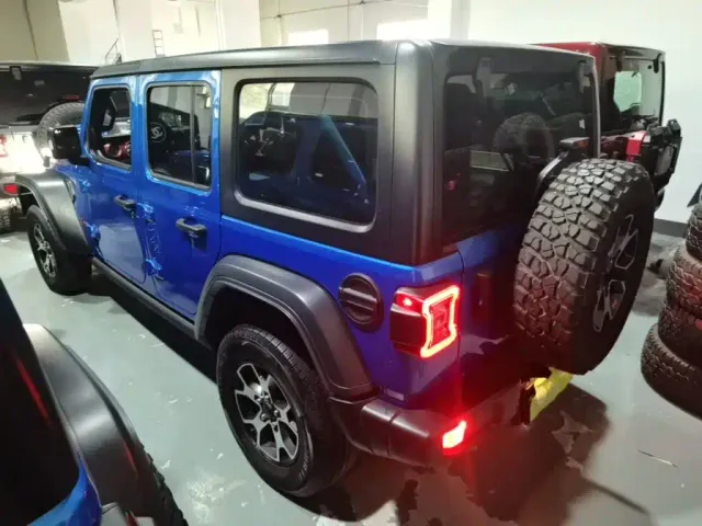 Jeep Wrangler — Фото автомобиля 4