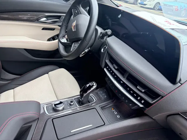 Cadillac CT5 — Фото автомобиля 12