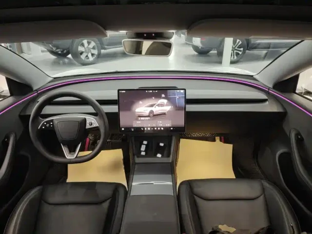 Tesla Model 3 — Фото автомобиля 9