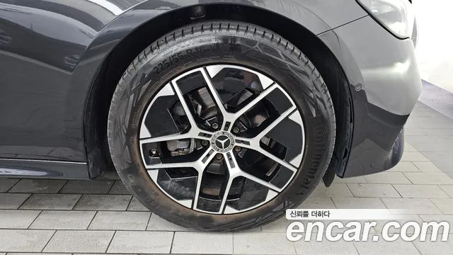 Mercedes-Benz E-Class — Фото автомобиля 20