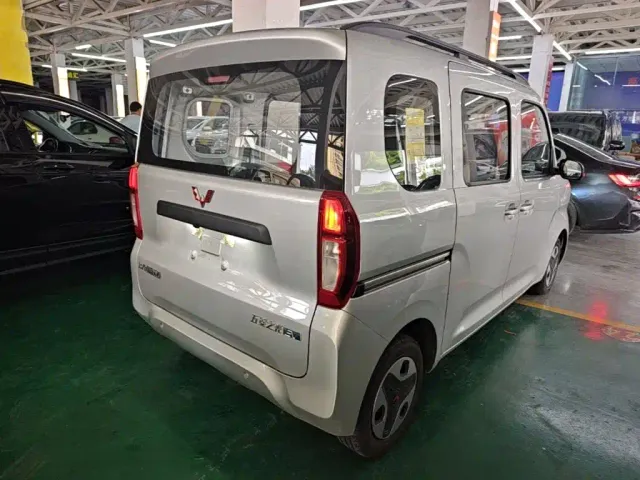 Wuling Zhiguang NEV — Фото автомобиля 6