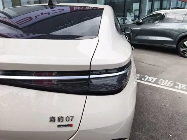 BYD Seal 07 DM-i — Фото автомобиля 7