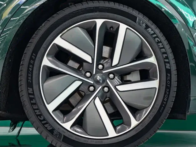 Li Auto L9 — Фото автомобиля 7