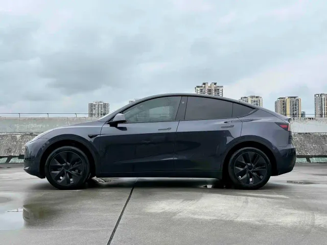 Tesla Model Y — Фото автомобиля 7