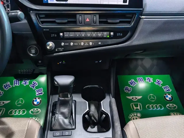 Lexus ES — Фото автомобиля 12