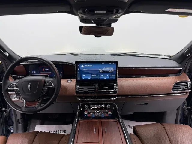 Lincoln Navigator — Фото автомобиля 4