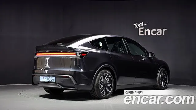 Tesla Model Y — Фото автомобиля 2