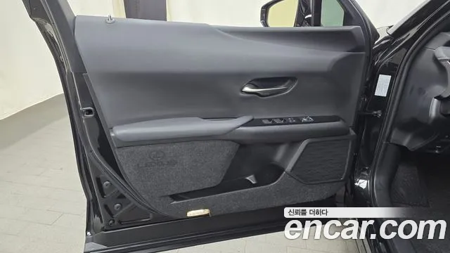 Lexus UX — Фото автомобиля 24