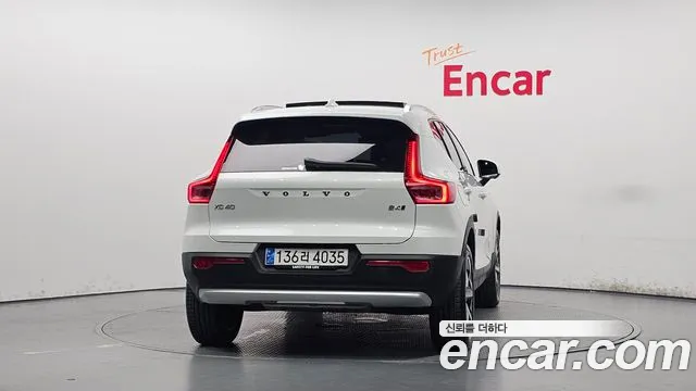 Вольво XC40 — Фото автомобиля 3