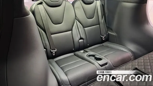 Tesla Model X — Фото автомобиля 4
