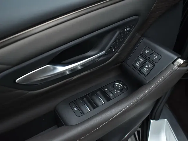 Toyota Alphard — Фото автомобиля 30