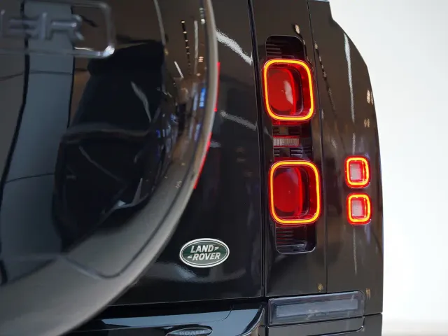 Land Rover Defender — Фото автомобиля 8