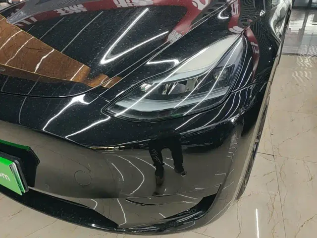 Tesla Model Y — Фото автомобиля 23