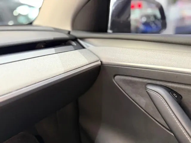 Tesla Model Y — Фото автомобиля 14