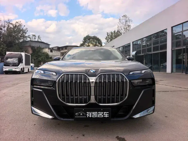 BMW 7 Series — Фото автомобиля 3