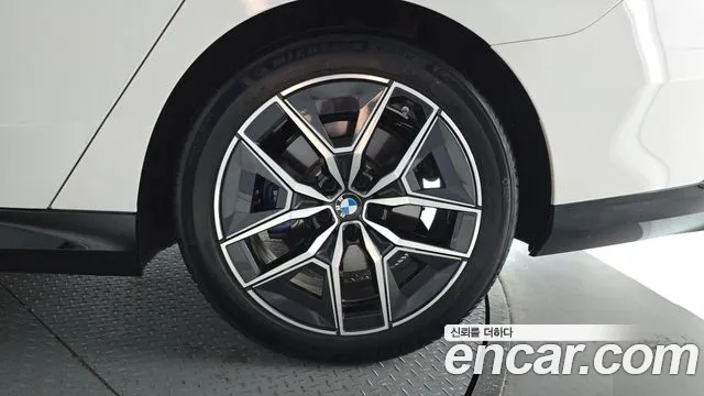 BMW 5-Series — Фото автомобиля 21