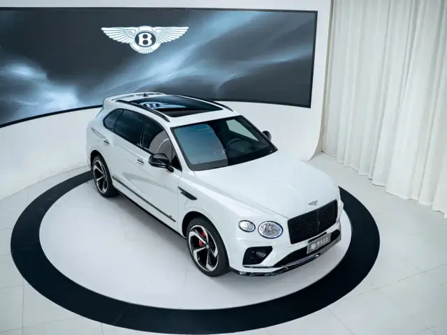 Bentley Bentayga — Фото автомобиля 24