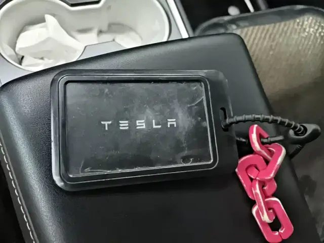 Tesla Model Y — Фото автомобиля 8