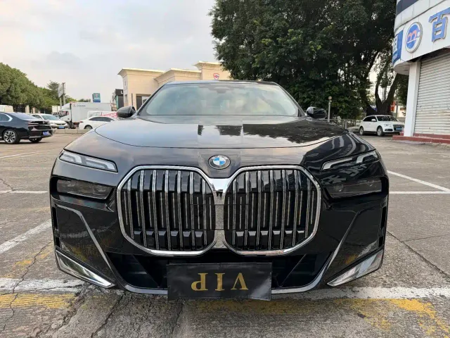 BMW 7 Series — Фото автомобиля 2